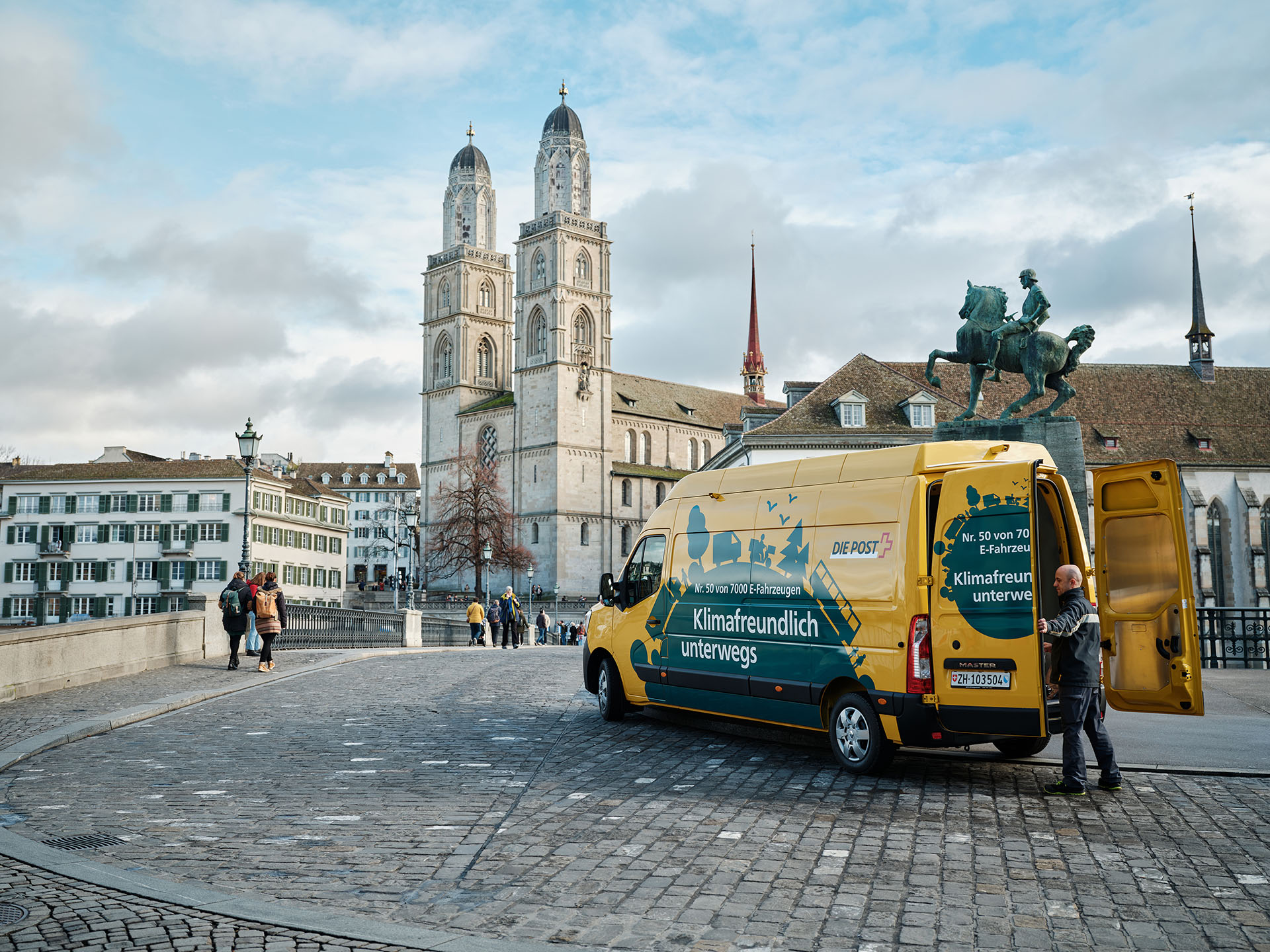 Elektrifizierung der Brief- und Paketzustellflotten in Agglomerationen